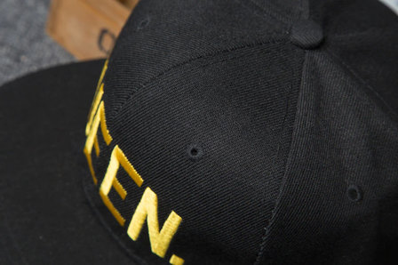 KING Snapback Cap Zwart / Goud | Pet | Gold